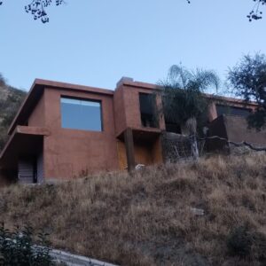 gran lote con casa de categoría y departamento a estrenar