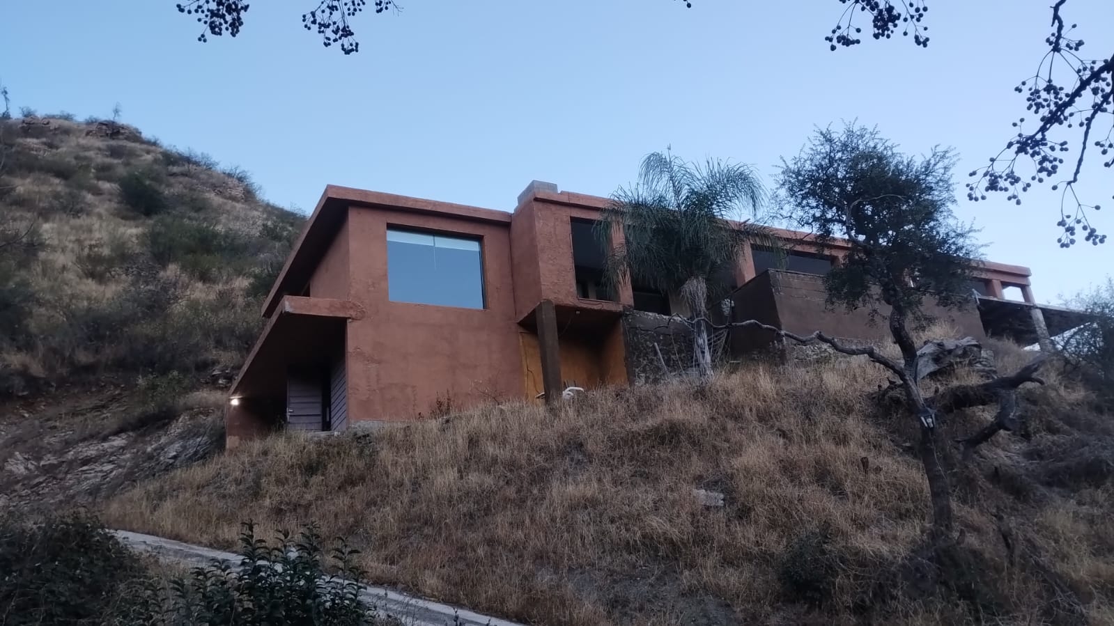 gran lote con casa de categoría y departamento a estrenar gran lote con casa de categoría y departamento a estrenar