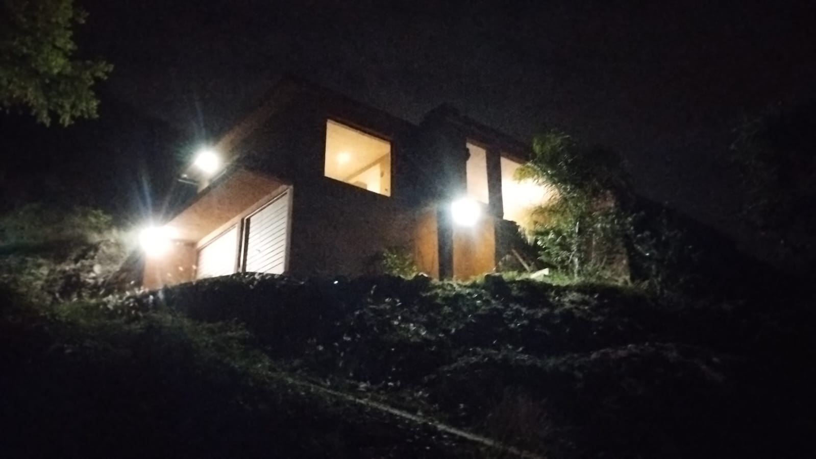 gran lote con casa de categoría y departamento a estrenar gran lote con casa de categoría y departamento a estrenar