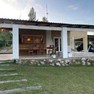 venta en bialet massé amplia casa de 4 dormitorios con pileta y gran parque mirador del lago